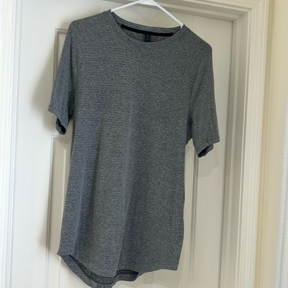 Men’s Lululemon Dry Sense Gray Shirt, Size Medium